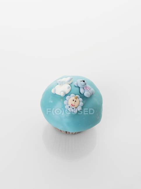 Cupcake decorated with baby motifs figures — Stock Photo