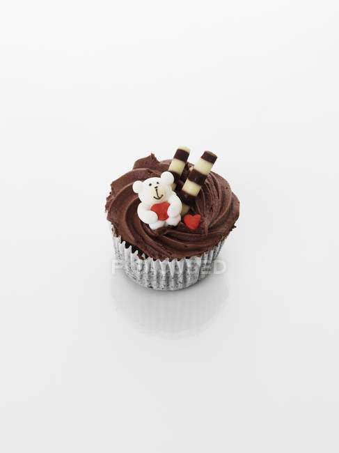 Cupcake decorato con crema al cioccolato — Foto stock