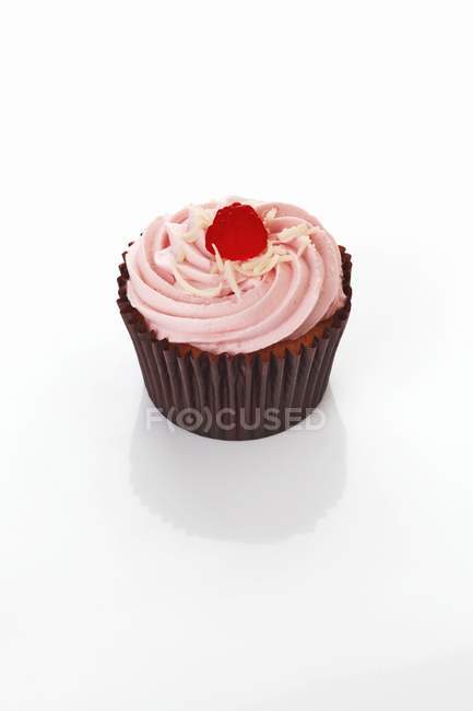 Cup cake on white — Stock Photo