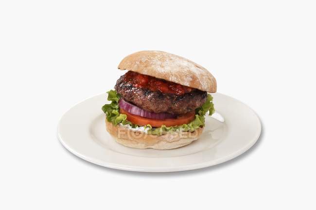Beefburger with fresh vegetables — Stock Photo