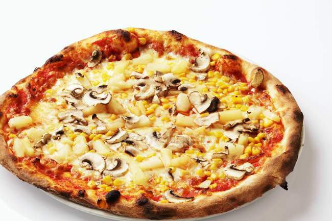 Pineapple and mushroom pizza — Stock Photo