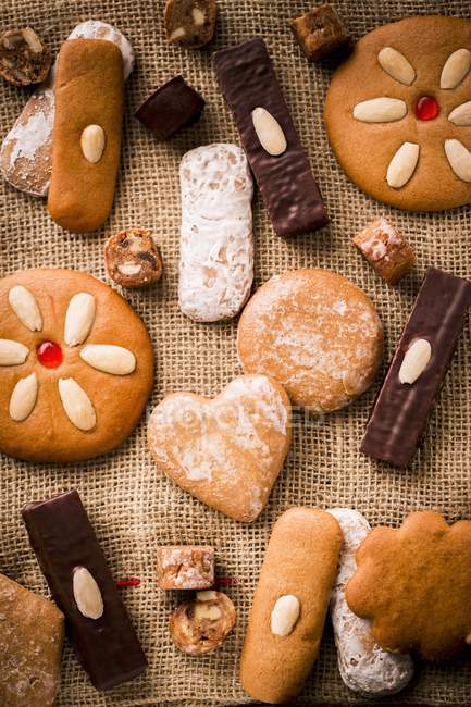 Gingerbread snacks on sack — Stock Photo