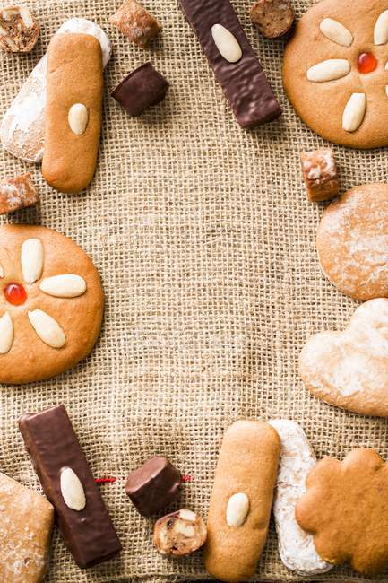 Gingerbread snacks on sack — Stock Photo