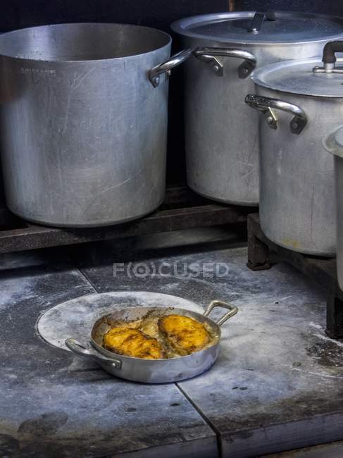 Petto di pollo impanato nel burro — Foto stock