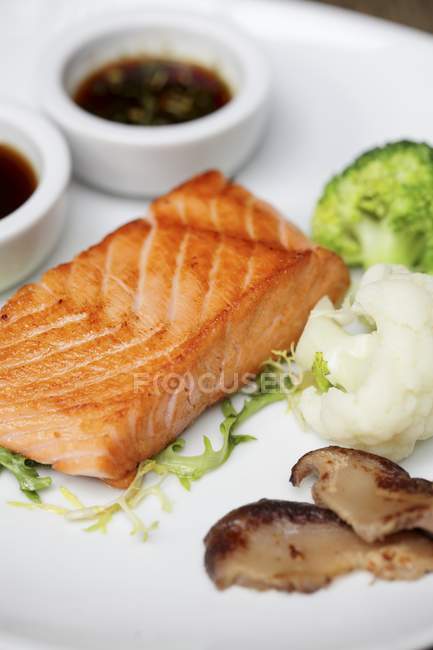 Grilled salmon fillet — Stock Photo