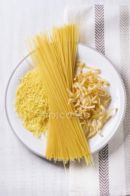 Various types of raw pasta — Stock Photo