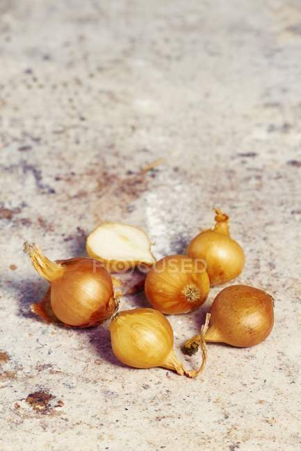 Whole Onions and halved — Stock Photo