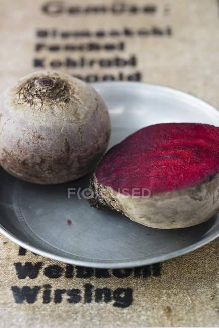 Fresh whole and halved Beetroot — Stock Photo