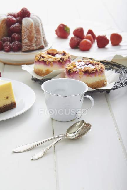Vanilla cake on table — Stock Photo