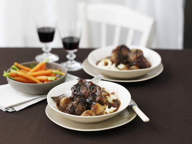 Oxtail and onion stew — Stock Photo