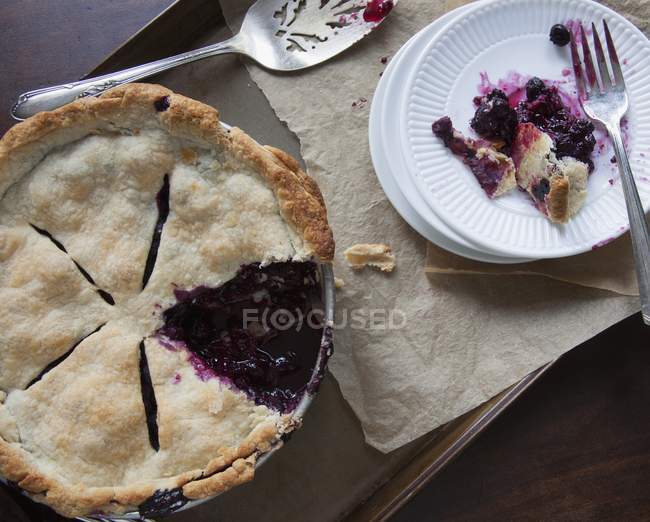 Sliced blueberry pie — Stock Photo