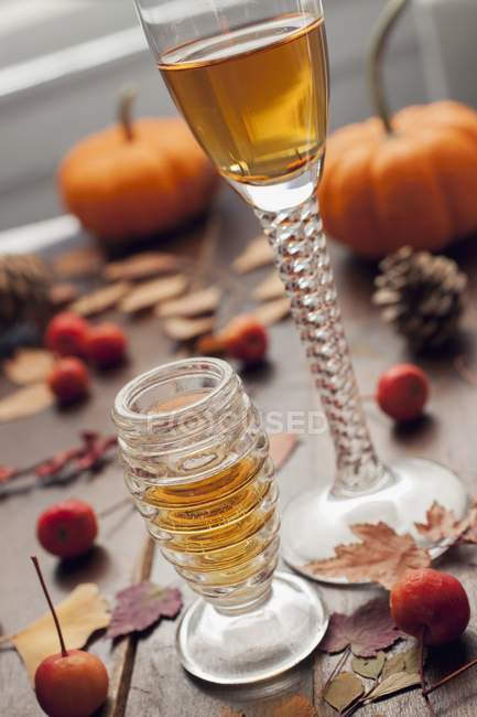 Two glasses of wine — Stock Photo