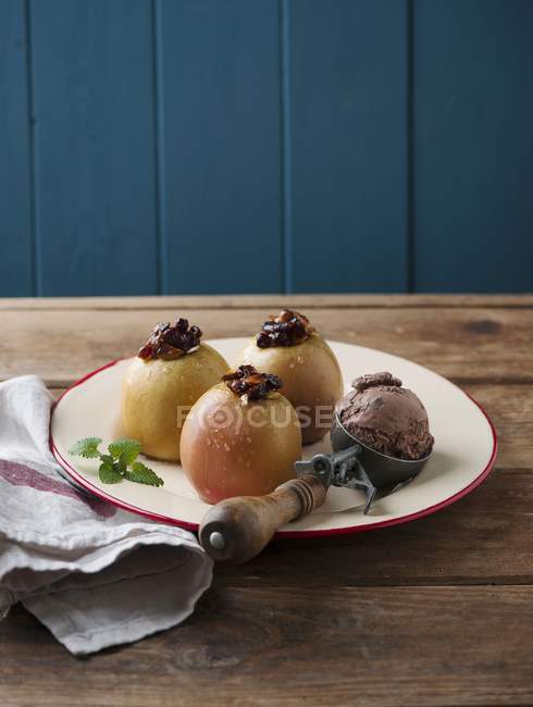 Baked apples with ice cream — Stock Photo