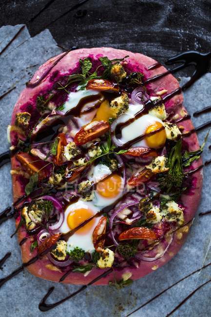 Beetroot pizza with broccolini — Stock Photo
