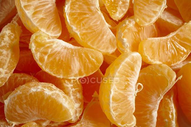 Clementine segments in heap — Stock Photo