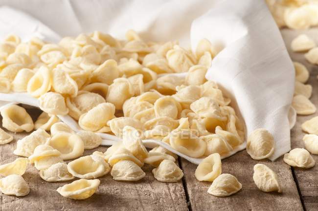 Pezzi di pasta fresca orecchiette — Foto stock