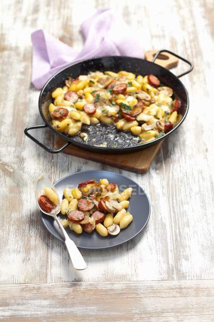 Gnocchi with sausage and mozzarella — Stock Photo