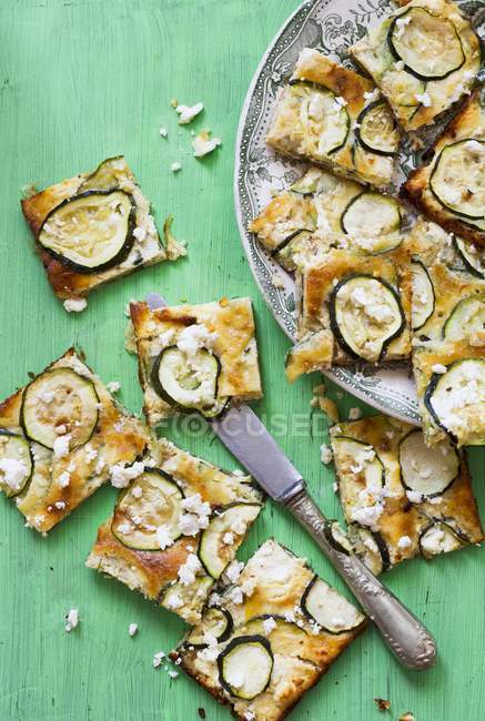 Zucchini-Kuchen mit Feta — Stockfoto