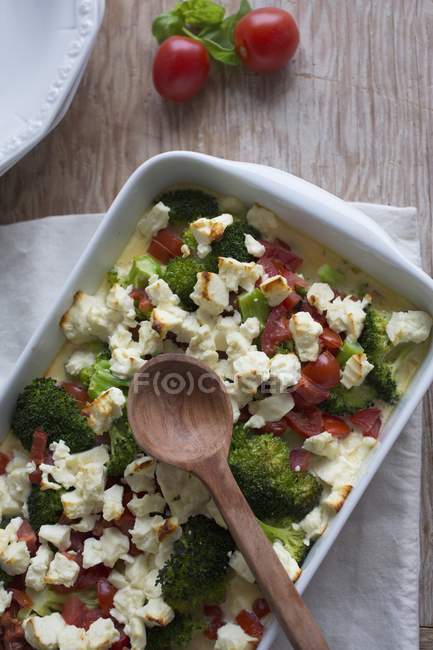 Cuocere i broccoli con i pomodori — Foto stock