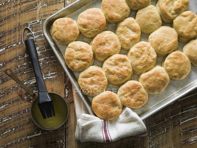 Buttermilk biscuits on tray — Stock Photo