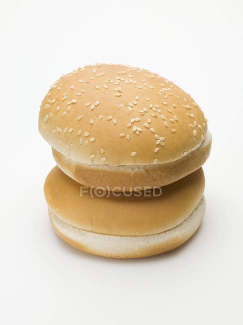 Две булочки с гамбургером — стоковое фото