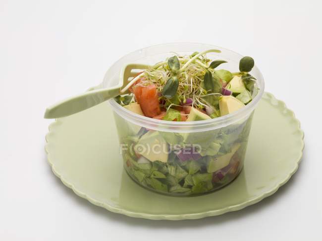 Salada de abacate com brotos — Fotografia de Stock