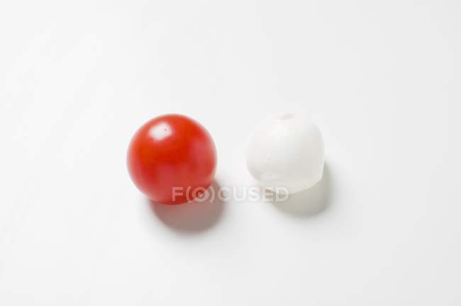 Tomate cereza y mozzarella - foto de stock