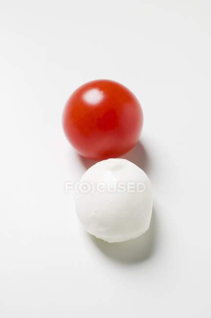 Tomate cereja e mussarela — Fotografia de Stock