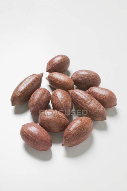 Shelled raw pecans — Stock Photo