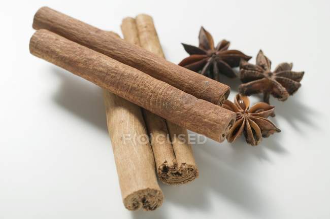 Cinnamon sticks and star anise — Stock Photo