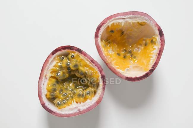 Halved Purple passion fruit — Stock Photo