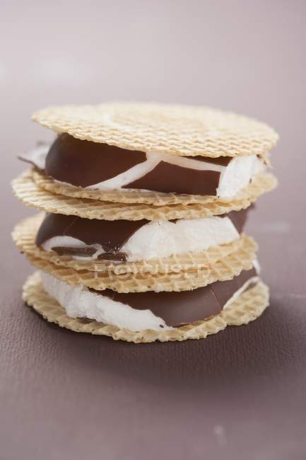 Marshmallows sandwiched and wafers — Stock Photo
