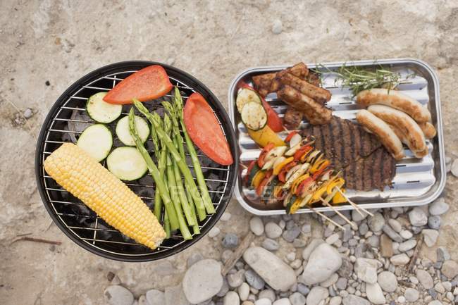 Vegetables on barbecue in dish — Stock Photo