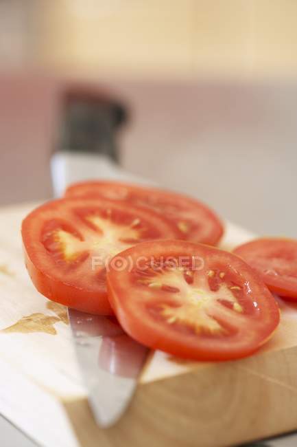 Tranches de tomates fraîches — Photo de stock