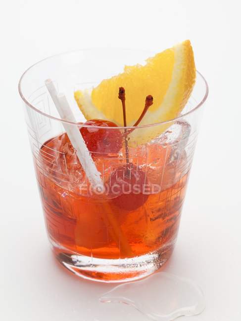 Manhattan com cerejas cocktail — Fotografia de Stock