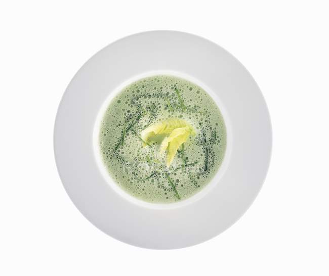 Cream of pea soup with romaine lettuce — Stock Photo