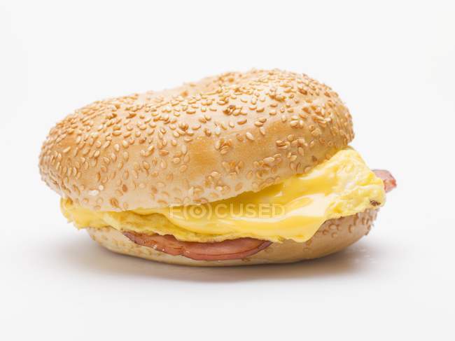 Sesame bagel with egg — Stock Photo
