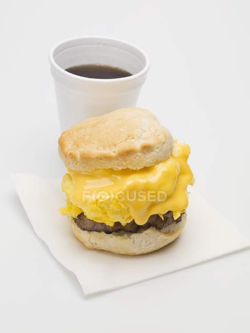 Scone filled with scrambled egg — Stock Photo