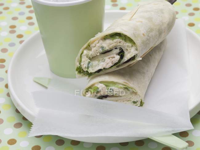 Closeup view of wraps and drink on plate — Stock Photo