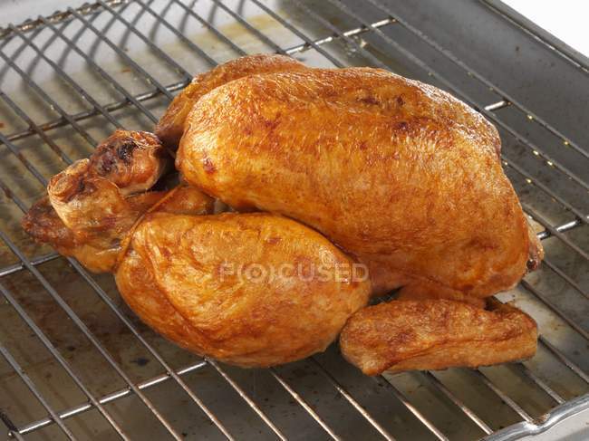 Whole roasted chicken — Stock Photo