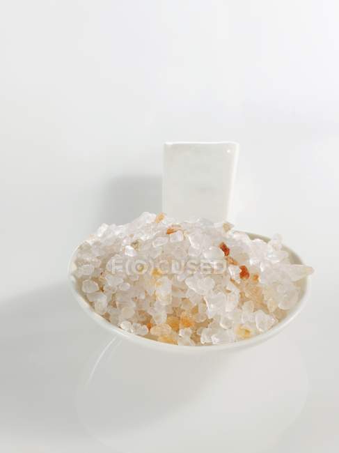 Ложка гималайской соли — стоковое фото