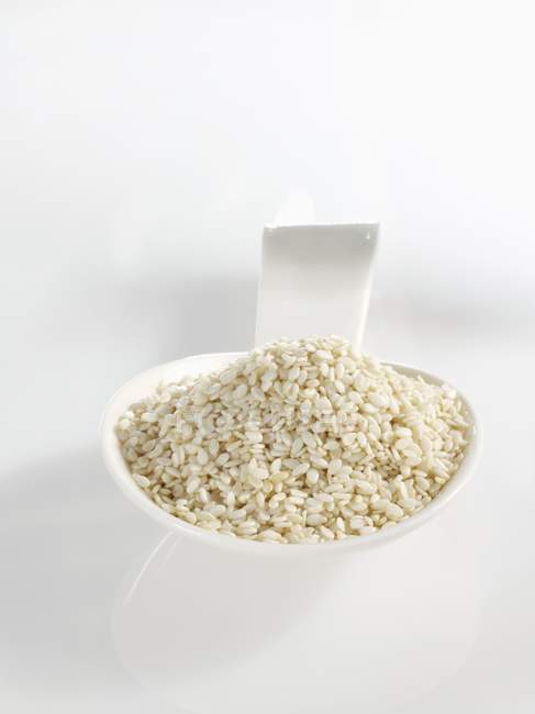 Cucchiaio di semi di sesamo — Foto stock