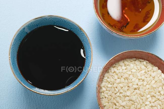 Азиатские соусы и семена — стоковое фото