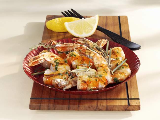 Grilled king prawns with herbs — Stock Photo
