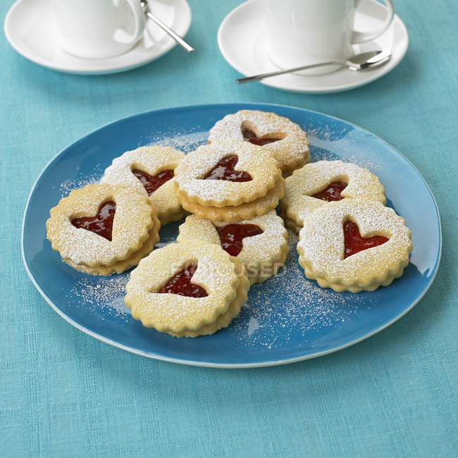 Jam biscuits on blue plate — Stock Photo