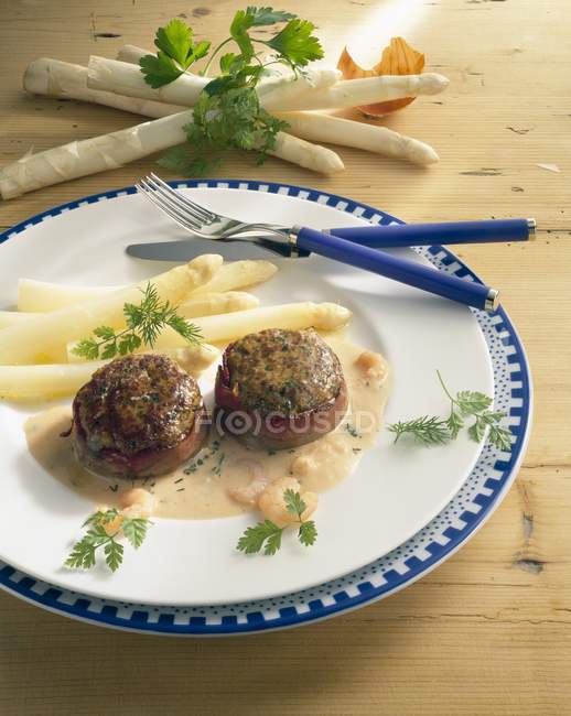 Carne avvolta nella pancetta — Foto stock