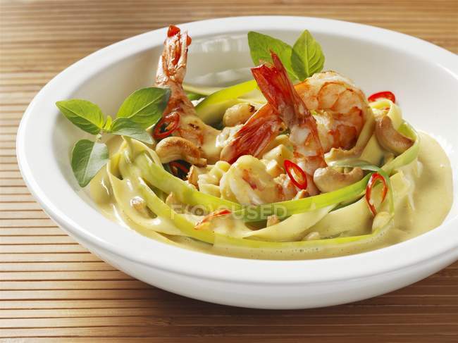 Closeup view of chilli prawns with sauce and herbs in white bowl — Stock Photo