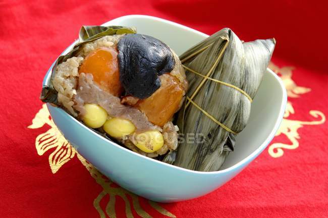 Prato Zongzi de arroz pegajoso — Fotografia de Stock