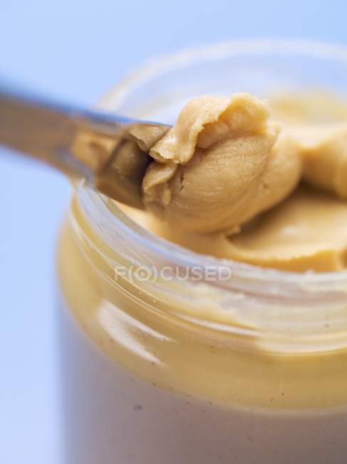 Manteiga de amendoim em frasco — Fotografia de Stock