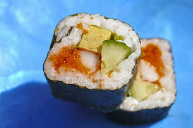 Dos maki sushi - foto de stock